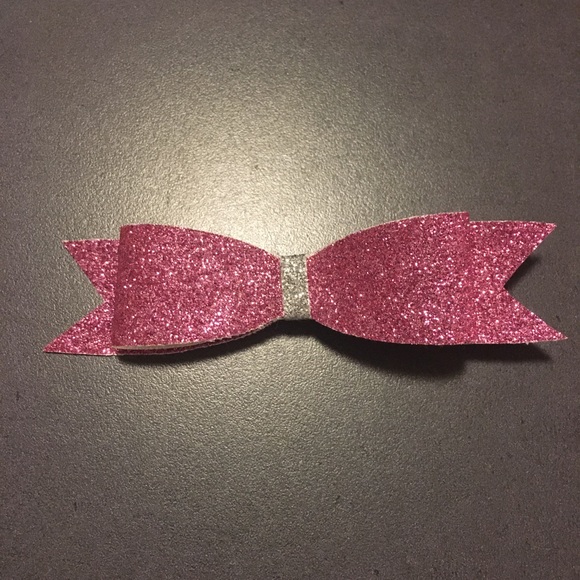 Other - 2/$15 🦩 NEW Pink sparkly faux leather hair clip
